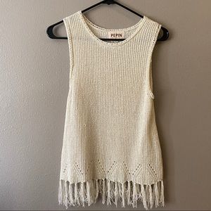 Knitted fringe tank